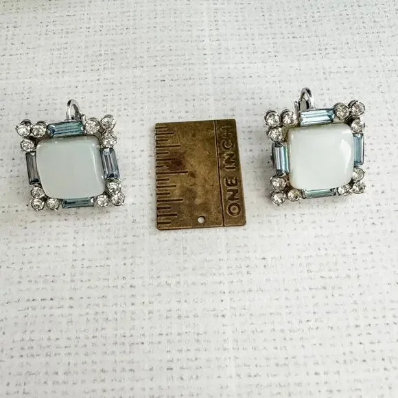 Vintage Coro rhinestone & thermoset plastic square clipback earrings blue white - Picture 3 of 7